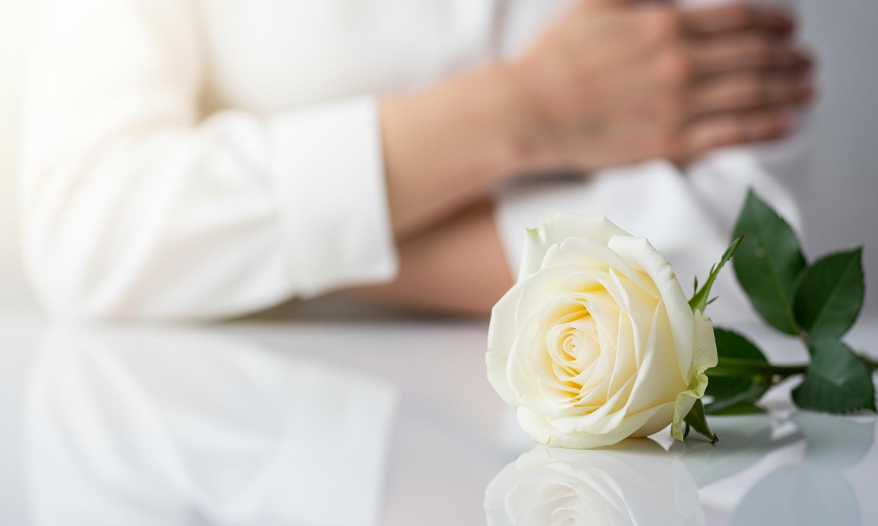 Dodgers Reliever Alex Vesia and Wife Mourn Loss of Baby Daughter