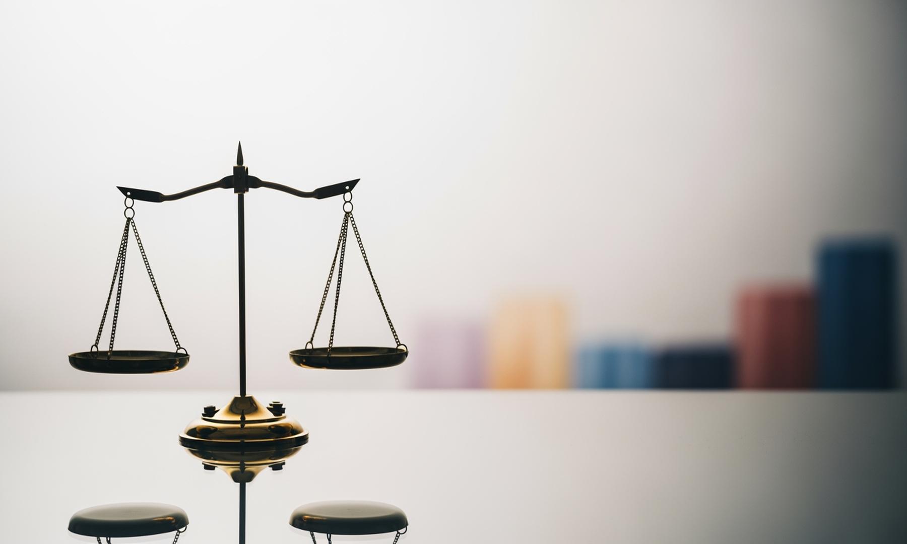 Federal Reserve's Rate Cut Outlook Influences Gold Prices Amid U.S.-China Trade Developments