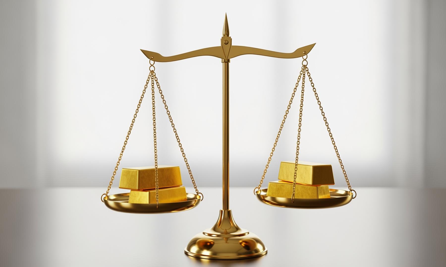 Federal Reserve's Divided Stance on Rate Cuts Influences Gold Market